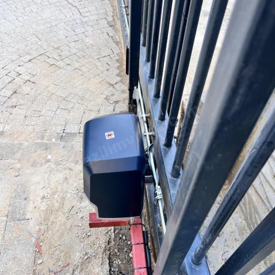 BFT Icaro Veloce Smart AC A2000, 2000 kg ağır sanayi kapıları için yüksek hızlı otomatik kapı motoru; yoğun kullanıma uygun, güvenli ve dayanıklı çözüm. , BFTIcaroVeloceFabrikaGirişi , IcaroA2000SanayiKapısı , BFTKapıMotoruSiteGirişi , HızlıKapıMotoruEndüstriyelAlan , EndüstriyelKapıMotoruFabrikaGirişi