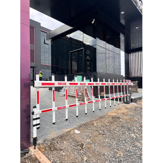 OttoPark Br24-Pro-Çitli 4,5 metrelik kollu otomatik otopark bariyeri, çitli yapısıyla araç ve yaya geçişini kontrol eder, site ve fabrika girişlerinde yüksek güvenlik sağlar. , OttoParkFabrikaGirişi , OttoParkSiteGirişi , Br24ProÇitliOtoparkBariyeri , ÇitliBariyerOtoparkGirişi , OtomatikBariyerKamuKurumu , OtoparkGüvenlikSistemleriSiteGirişi , OttoParkKolluBariyer 