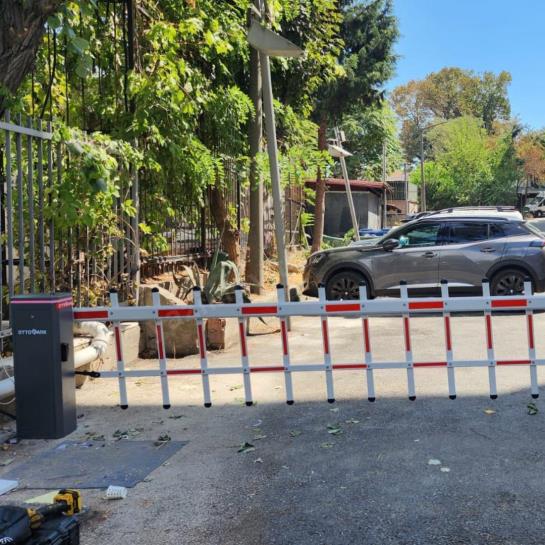 OttoPark Br24-Pro-Çitli 4,5 m otomatik otopark bariyeri; araç ve yaya geçişini kontrol eder, çitli kol yapısıyla maksimum güvenlik sağlar. , OttoParkSiteGirişi , OttoParkOtoparkGirişi , Br24ProÇitliOtoparkBariyeri , ÇitliBariyerSiteGirişi , OtomatikBariyerOtoparkGirişi , OtoparkGüvenlikSistemleriSite , OttoParkAraçGeçişKontrolü