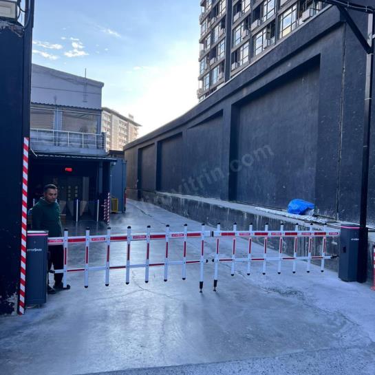 OttoPark Br24-Pro-Çitli 4,5 metre kollu otomatik otopark bariyeri; araç ve yaya geçişini kontrol eden, yüksek güvenlikli, dayanıklı çitli bariyer sistemi. , OttoParkOtoparkGirişi , Br24ProÇitliSiteGirişi , ÇitliBariyerOtoparkGirişi , OtomatikBariyerOtoparkGirişi , OttoParkSiteGirişi , KolluBariyerApartmanGirişi , OtoparkGüvenlikSistemleriSiteGirişi