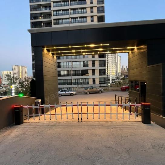 OttoPark Br24-Pro-Çitli 6 metre otomatik otopark bariyeri; araç, yaya ve evcil hayvan geçişini sınırlandıran, siteler için yüksek güvenlikli giriş çözümü. , OttoParkSiteGirişi , Br24ProÇitliOtoparkGirişi , ÇitliBariyerSiteGirişi , 6MetreBariyerApartmanGirişi , OtoparkBariyeriKonutSitesi , OtomatikBariyerKapalıOtopark , MaksimumGüvenlikGeçişSistemi