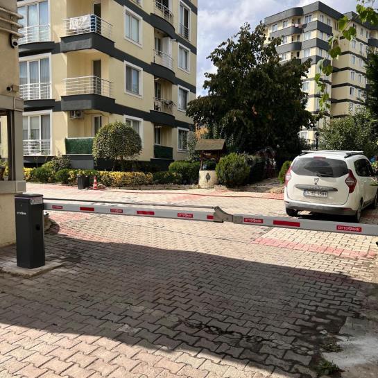 OttoPark Br24-Pro kırılan kollu otomatik otopark bariyeri, düşük tavanlı kapalı otoparklarda güvenli ve verimli geçiş kontrolü sağlar. , OttoParkSiteGirişi , OtoparkBariyeriSiteGirişi , KırılanKolluBariyerApartmanGirişi , OttoParkApartmanGirişi , Br24ProOtoparkGirişi , DüşükTavanÇözümleriOtopark , OtomatikBariyerSiteGirişi