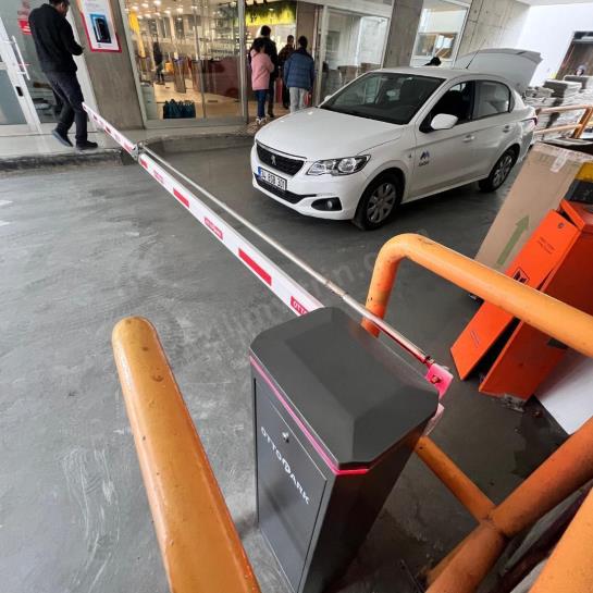 OttoPark Br24-Pro kırılan kollu otomatik otopark bariyeri, düşük tavanlı kapalı otopark ve yeraltı garajlarında güvenli, dayanıklı ve verimli geçiş kontrolü sağlar. , OttoParkOtoparkGirişi , KırılanKolluBariyerKapalıOtopark , OtomatikBariyerSiteGirişi , OttoParkDüşükTavanÇözümü , Br24ProYeraltıGarajı , OtoparkBariyeriAraçGirişi , OttoParkKamuKurumuGirişi