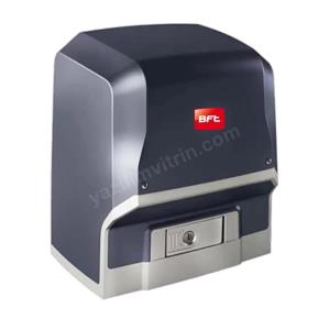 BFT Ares BT A1500 yana kayar kapı motoru, 1500 kg kapasite, 24V güçlü yapı, D-Track akıllı tork yönetimiyle site, fabrika ve iş yeri girişleri için ideal otomasyon çözümüdür. , BFTAresBTA1500FabrikaGirişi , KayarKapıMotoruSiteGirişi , BFTYanaKayarKapıYüksekKapasite , BFTAres1500İşYeriGirişi , OtomatikKapıMotoruVillaGirişi , BFTAutomationKayarKapı , 1500KgKapıMotoruKamuKurumu