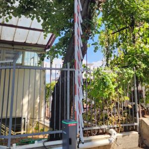 OttoPark Br24-Pro-Çitli 4,5 metrelik otomatik otopark bariyeri; araç ve yaya geçişini kontrol eder, çitli kol yapısıyla yüksek güvenlik sağlar. , OttoParkOtoparkGirişi , Br24ProÇitliSiteGirişi , ÇitliBariyerBahçeGirişi , OtomatikBariyerApartmanGirişi , OtoparkGüvenlikSistemleriKonut , OttoParkKolluOtoparkBariyeri